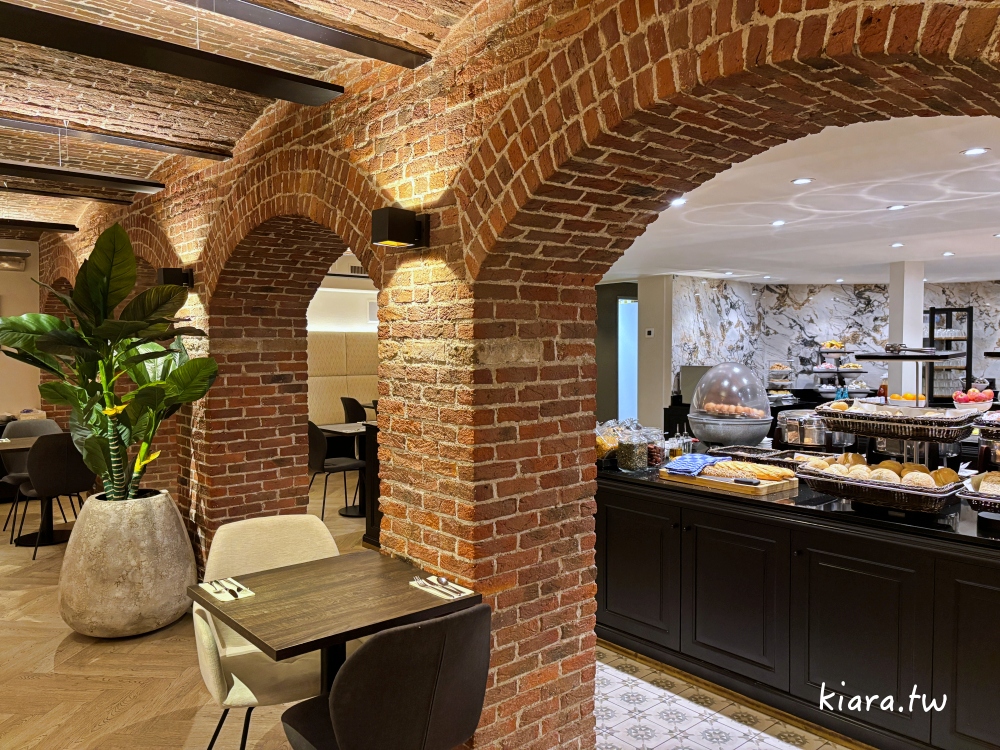 【布魯日住宿推薦】Hotel Academie Bruges 飯店開箱|絕美中庭高評價飯店,走路就能逛布魯日景點 - 第19張圖 【布魯日住宿推薦】Hotel Academie Bruges 飯店開箱|絕美中庭高評價飯店,走路就能逛布魯日景點