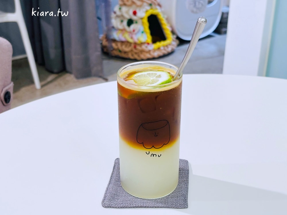 【台北咖啡廳推薦】珈啡部 Coffee & Co.｜隱身中山區的極簡工業風，必點「蝸牛毛巾卷」，寵物友善、不限時咖啡廳