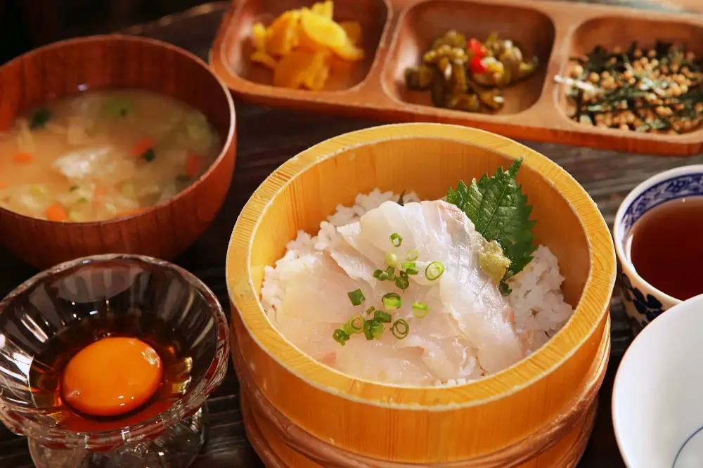 【倉敷美食推薦】有鄰庵｜必吃幸福布丁、生蛋拌飯！倉敷美觀地區超人氣古民家餐廳